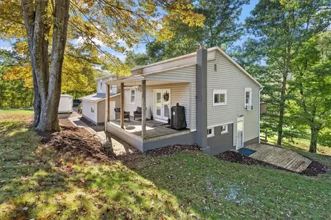 521 Benjamin St, Tarentum, PA 15084