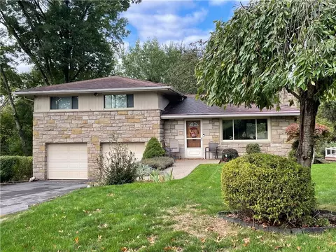 853 Somerville Dr, Pittsburgh, PA 15243