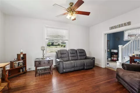 512 10th St, Irwin, PA 15642 photo 3