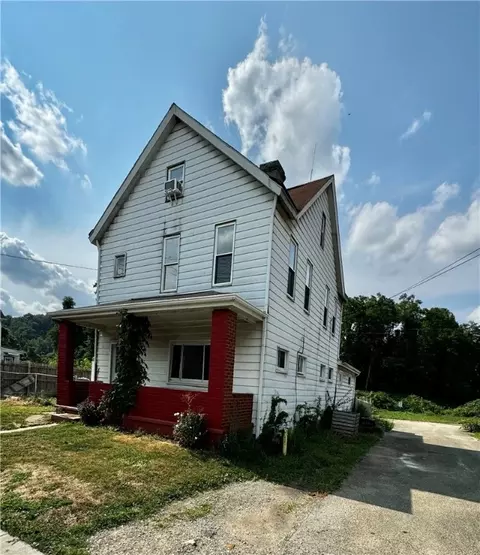 631 S 6th St, Jeannette, PA 15644