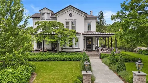 73 Thorn St, Sewickley, PA 15143