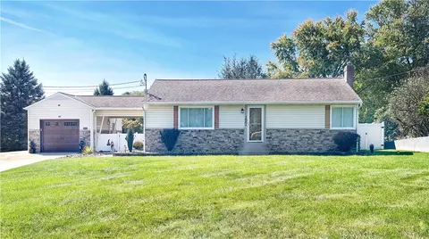 155 Emmet Dr, Beaver Falls, PA 15010