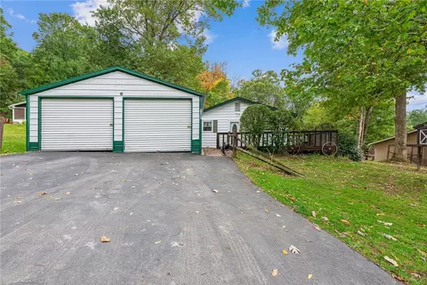 128 Cardinal Dr, New Alexandria, PA 15670