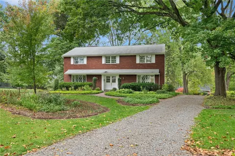 5711 King Of Arms Dr, Gibsonia, PA 15044