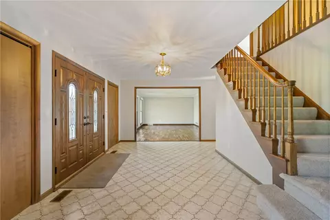 11745 Frieda Dr, Irwin, PA 15642 photo 2