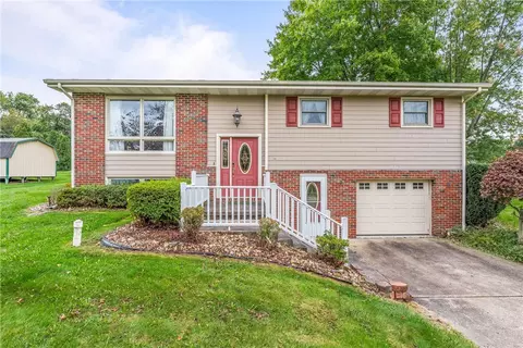 493 Mccombs Cir, New Castle, PA 16101