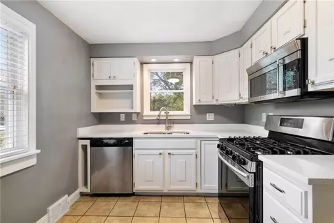 Kitchen - 522 Upper Rd, Pittsburgh, PA 15228 photo 1 of 4