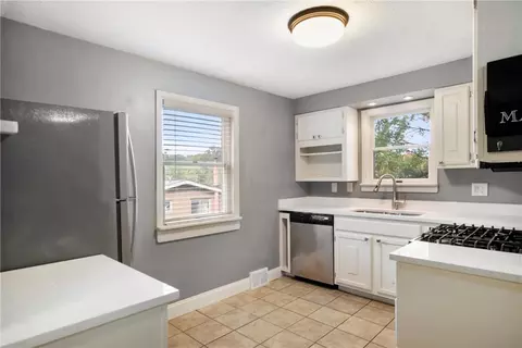 Kitchen - 522 Upper Rd, Pittsburgh, PA 15228 photo 2 of 4