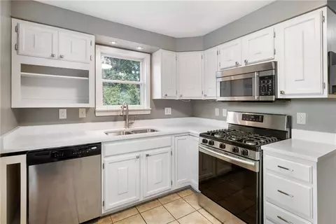 Kitchen - 522 Upper Rd, Pittsburgh, PA 15228 photo 3 of 4