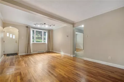 Living - 522 Upper Rd, Pittsburgh, PA 15228 photo 4 of 6