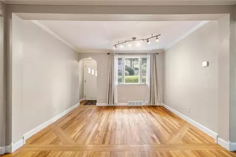 Living - 522 Upper Rd, Pittsburgh, PA 15228 photo 1 of 6