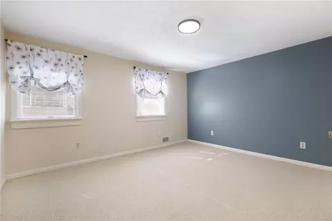 Bedroom - 522 Upper Rd, Pittsburgh, PA 15228 photo 2 of 5