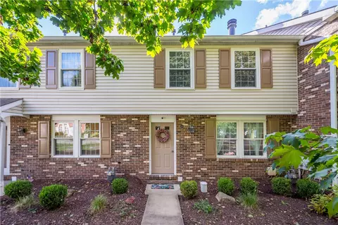 225 Green Ct, Pittsburgh, PA 15234