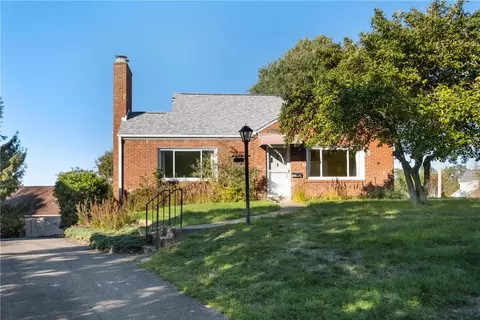 748 Rolling Green Dr, Bethel Park, PA 15102