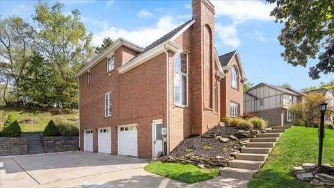 121 Foxwood Dr, Wexford, PA 15090