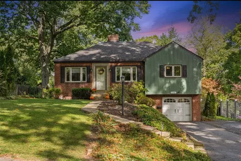 3242 Eastview Rd, Bethel Park, PA 15102