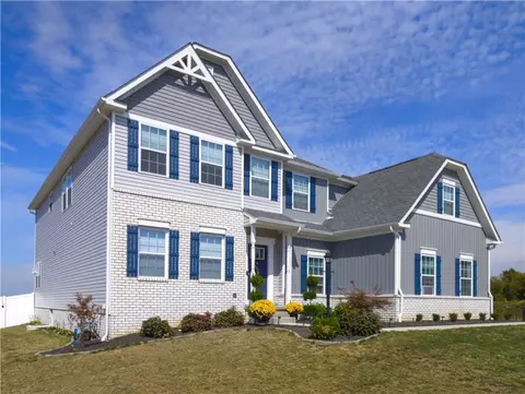 200 Doria Ann Dr, Monaca, PA 15061