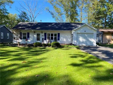 22 Evergreen Dr, Greenville, PA 16125