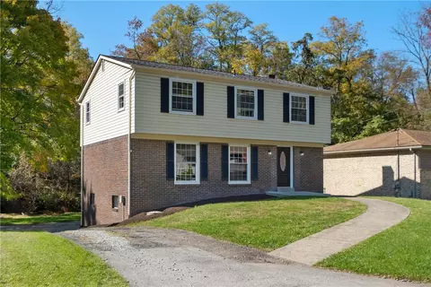 688 Pine Valley Dr, Pittsburgh, PA 15239