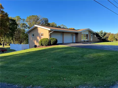 612 College Lodge Rd, Indiana, PA 15701