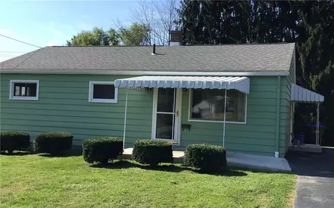422 Patton Ave, Farrell, PA 16121