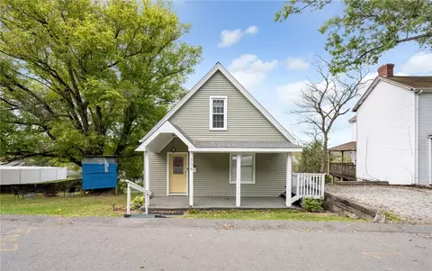 306 Western Ave, Oakdale, PA 15071