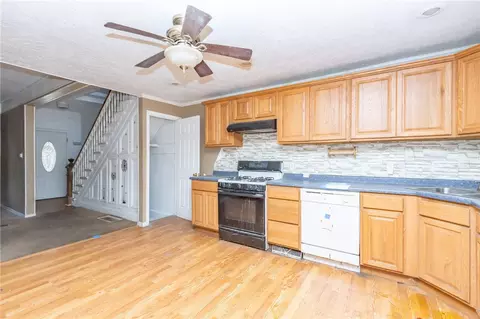 Entry Way - 16 Pine St, Natrona Heights, PA 15065 photo 1 of 1