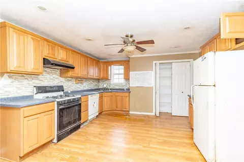 Kitchen - 16 Pine St, Natrona Heights, PA 15065 photo 1 of 1
