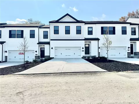 206 Hanover Ln, Meadowlands, PA 15301