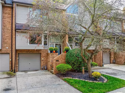 1438 Towne Square Dr, Allison Park, PA 15101