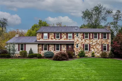 128 Stratford Dr, Canonsburg, PA 15317