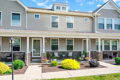 217 Spring Blossom Crl, Beaver Falls, PA 15010