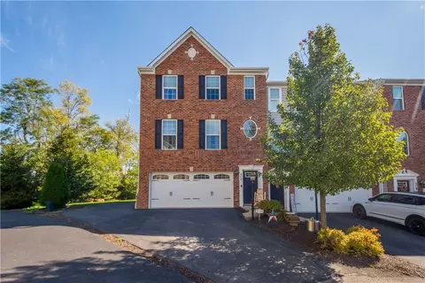 315 Arrowwood Ln, Canonsburg, PA 15317