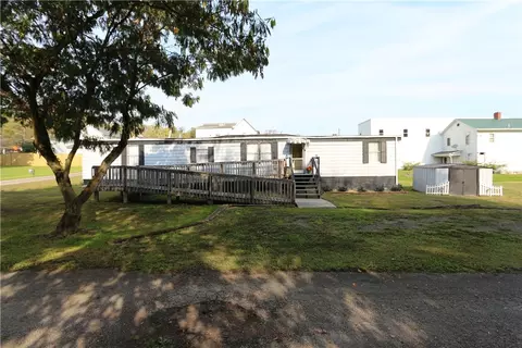 11 Oil St, Millsboro, PA 15348