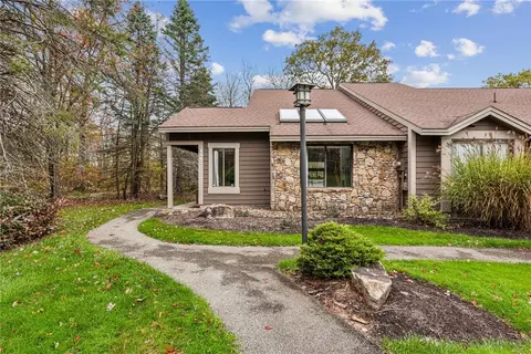 1567 Snowfield Pl, Hidden Valley, PA 15502