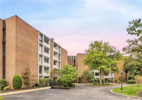 900 Washington Rd #412, Pittsburgh, PA 15228