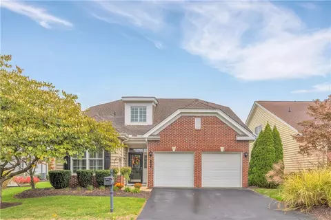 525 Pioneer Ln, Freedom, PA 15042