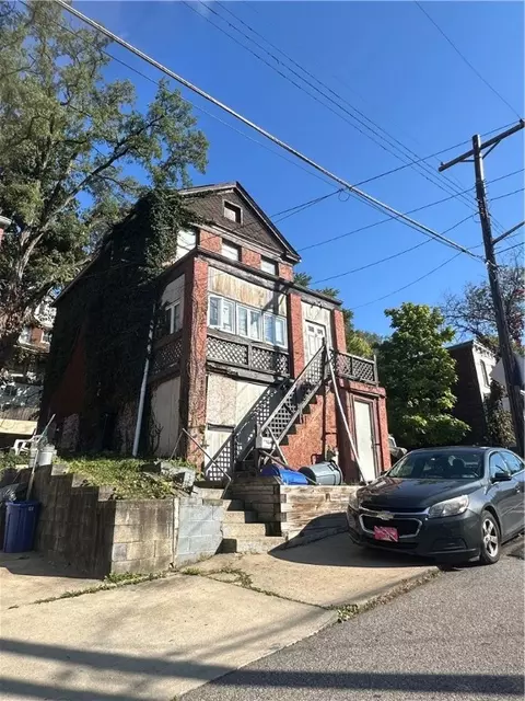 644 Seagirt St, Pittsburgh, PA 15221