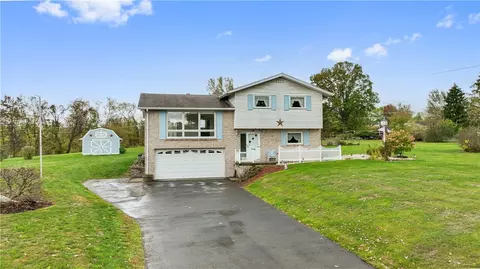 1546 E Laurel Cir, Mount Pleasant, PA 15666