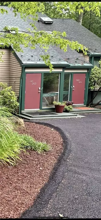 563 Laurel Pond Rd, Farmington, PA 15437