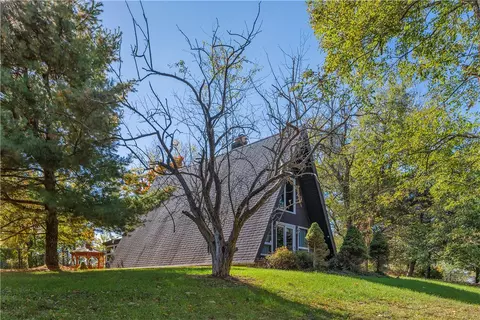 38 Courson Hill Rd, Washington, PA 15301