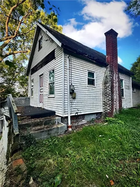 401 N Jackson St, Evans City, PA 16033