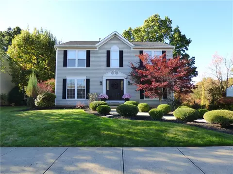 1057 Whispering Woods Dr, Coraopolis, PA 15108