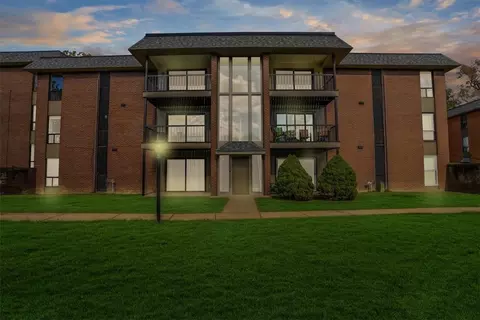 703 College Park Dr #5, Coraopolis, PA 15108