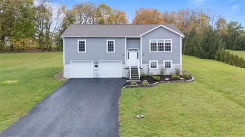 190 Weathervane Dr, Slippery Rock, PA 16057
