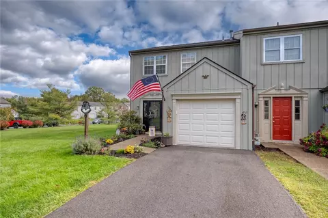 560 Brandywine Dr, Cranberry Township, PA 16066