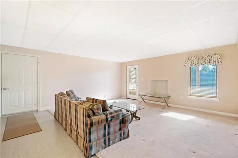Living - 263 Arrowhead Ln, Eighty Four, PA 15330 photo 4 of 5