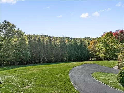Exterior - 263 Arrowhead Ln, Eighty Four, PA 15330 photo 5 of 5