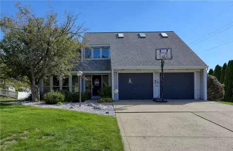 126 Center Dr, Beaver, PA 15009