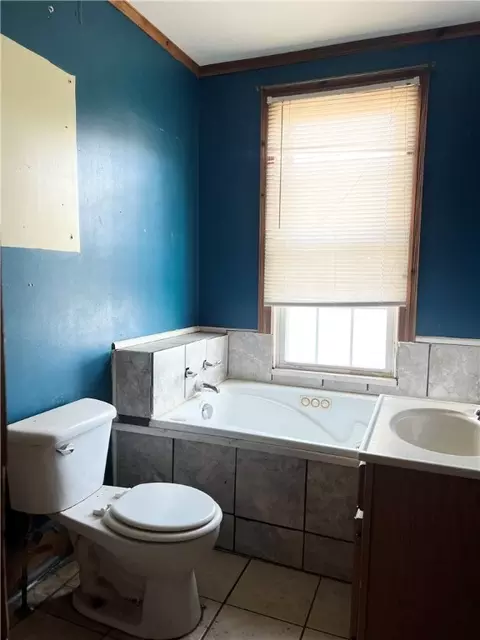 Bath - 111 Longfellow, Vandergrift, PA 15690 photo 2 of 2